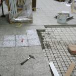 Austausch defekter Industriebodenplatten; ersetzt durch neue oder Stahlankerplatten