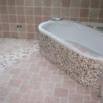 Naturstein-Mosaik mit Marmor kombiniert verlegt